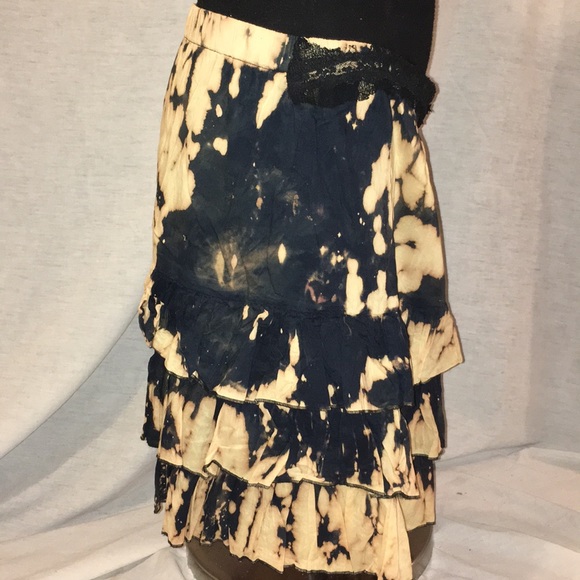 Upcycled tie-dye 💯 cotton ruffle skirt - Picture 4 of 5